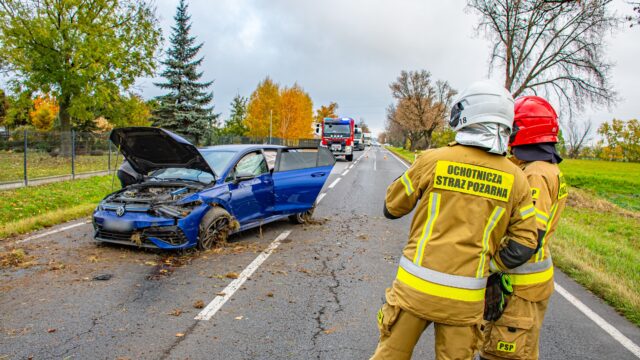 Zderzenie dwóch samochodów na DK15 między Jarocinem a Goliną.

Więcej informacji na: www.jarocin112.pl